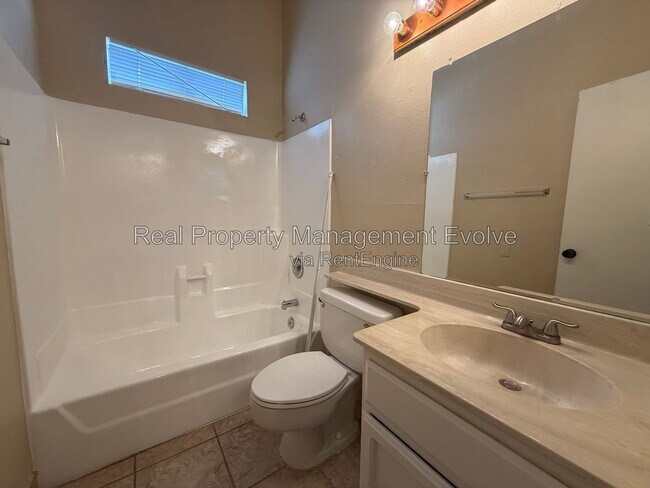 Building Photo - 513 E Wickieup Ln