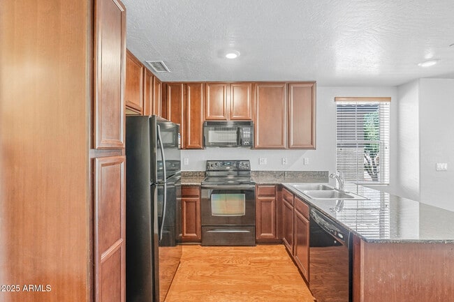 Building Photo - 753 N Port Dr