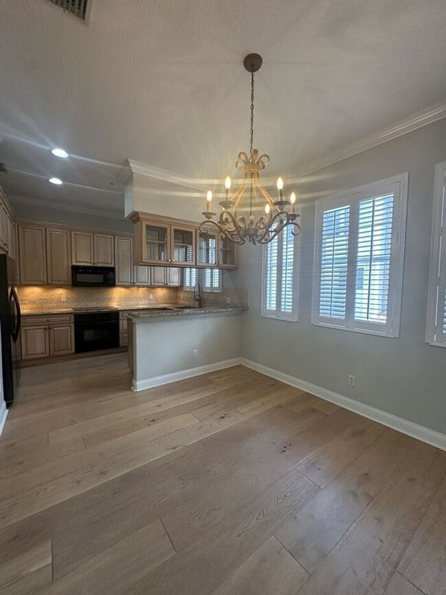 Building Photo - WESTSHORE YACHT CLUB - PREMIER GATED COMMUNITY