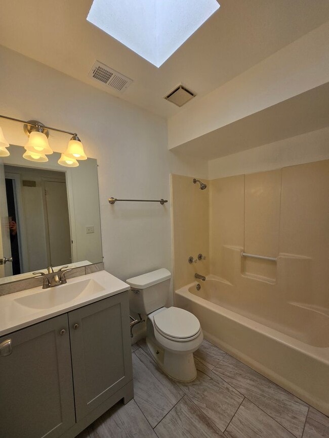 Building Photo - Move in ready!