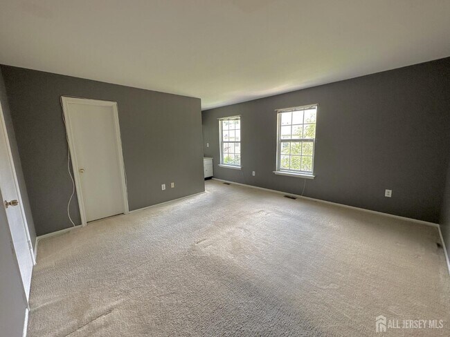 Building Photo - 17 Canterbury Cir