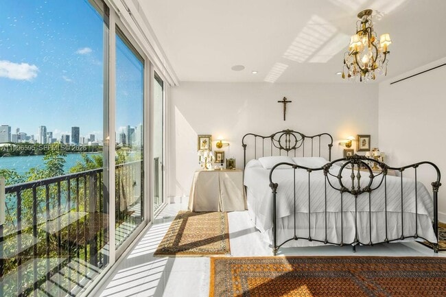 Building Photo - 1000 Venetian Way