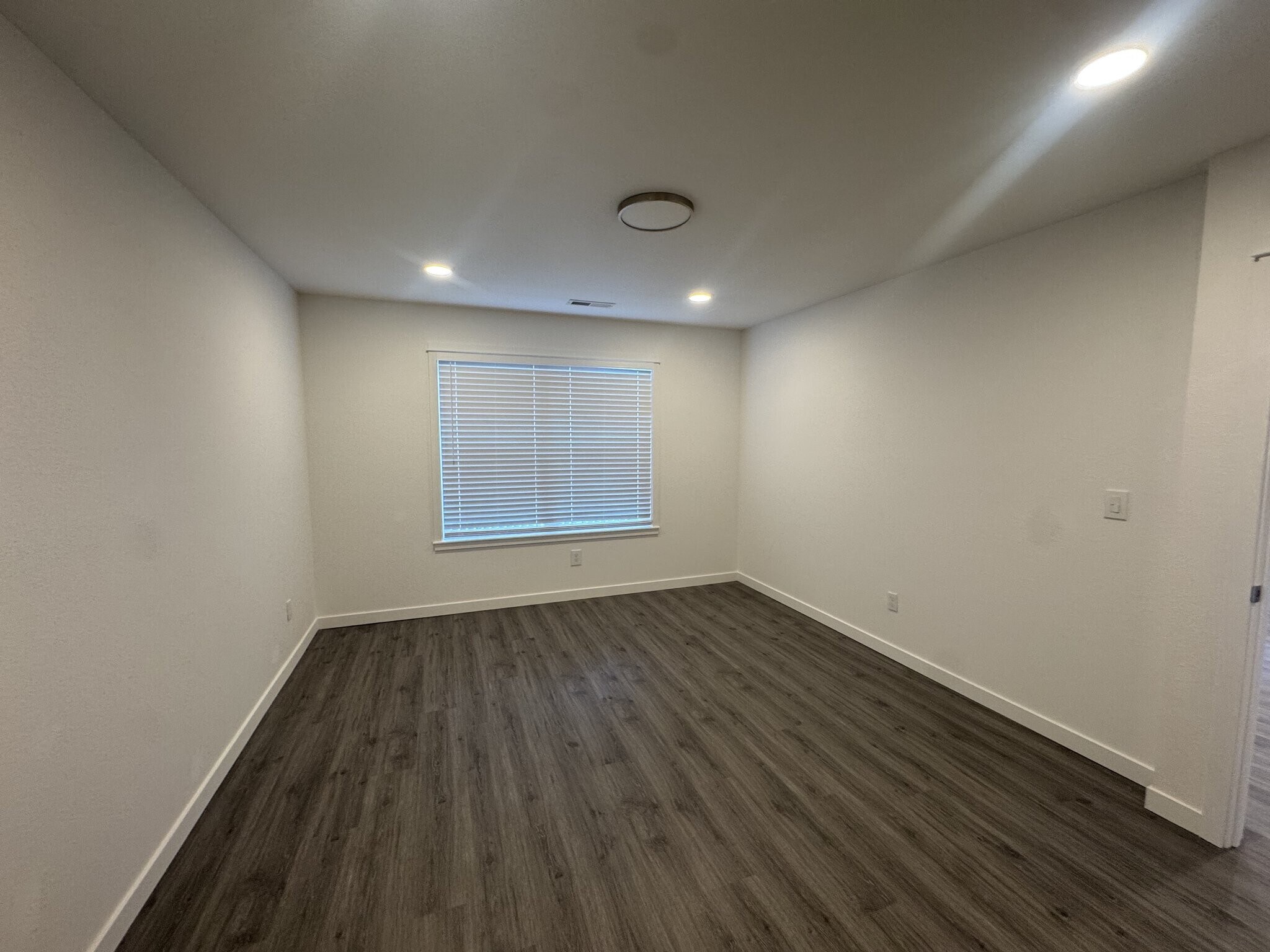 Building Photo - 4925 42nd Ln SE