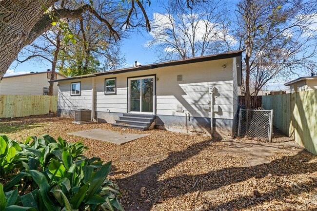 Building Photo - 9417 N Creek Dr