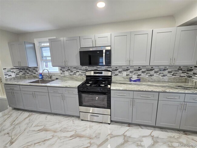 Building Photo - 7249 Silvery Ln