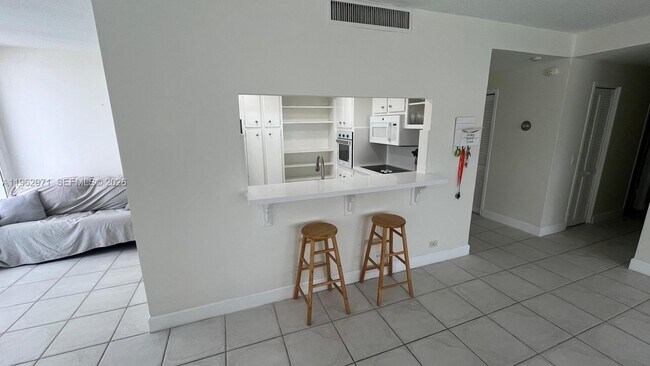 Building Photo - 3505 S Ocean Dr