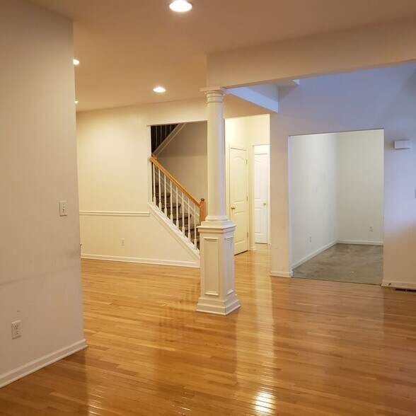 Building Photo - 12 Avoncroft Lane