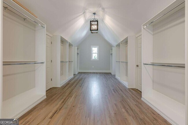 Building Photo - 2555 Chattahoochee Ln