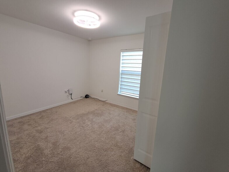 Building Photo - $500.00 Off First Month!!! Beautiful New 3/2 home in Lehigh!!!!