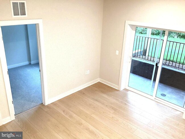 Building Photo - 10590 Red Oak St