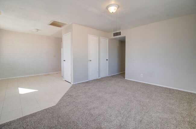 Building Photo - 342 W Taylor Ave