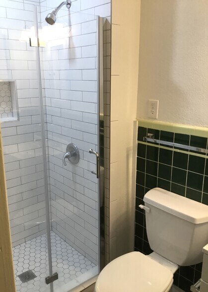 Building Photo - 3355 Bilglade Rd