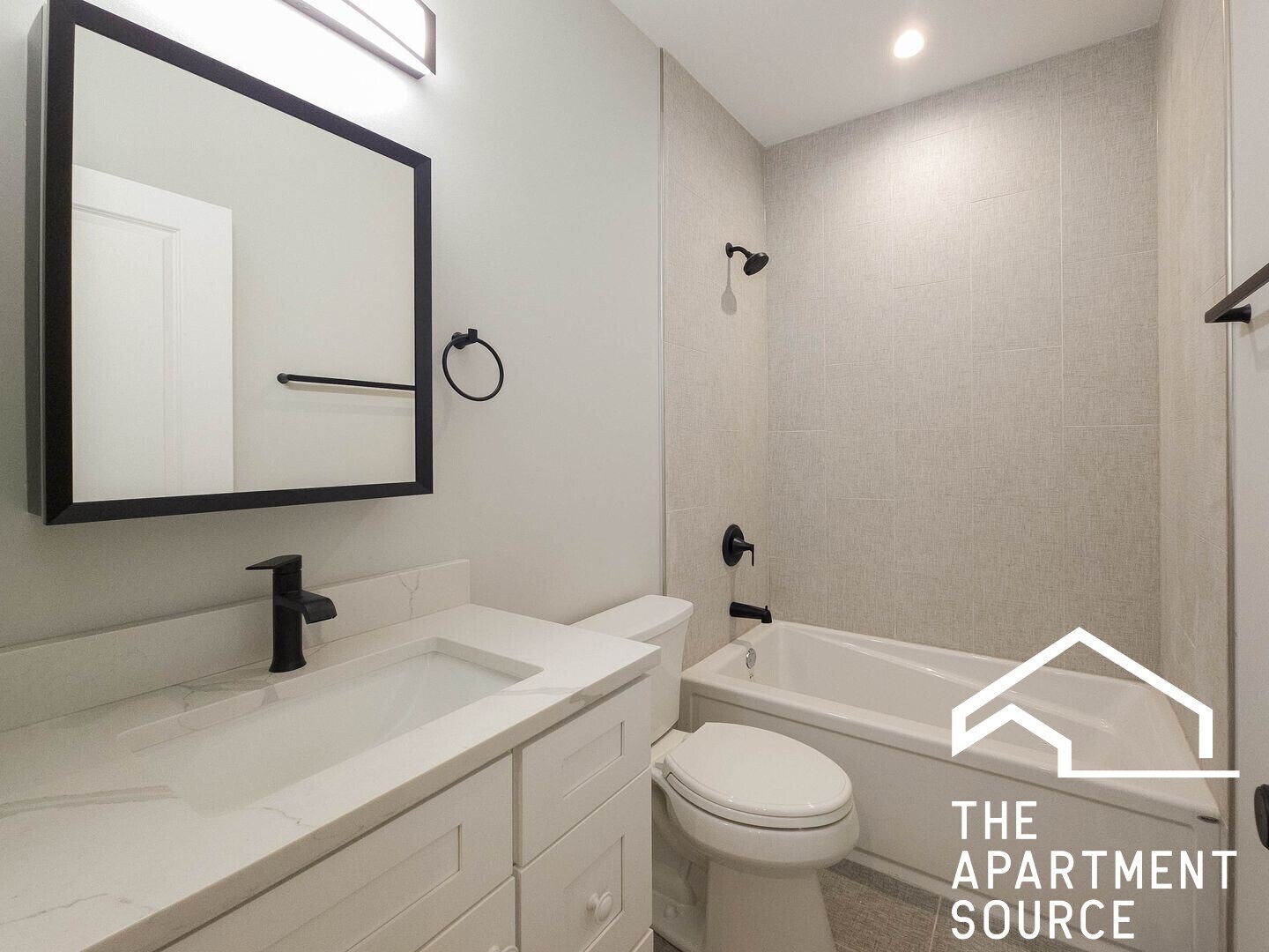 Building Photo - 4847 N Wolcott Ave