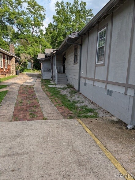 Building Photo - 7812 4th Ave N