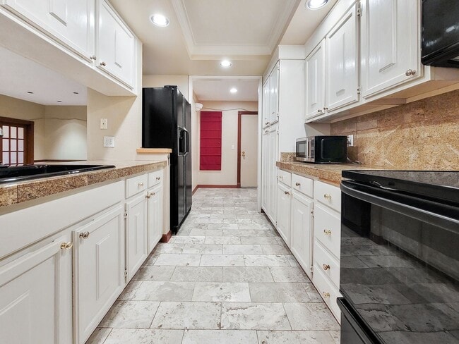 Building Photo - Cascade Mountain View Retreat: Elegant 2BR Condo in Downtown Redmond