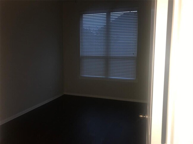 Building Photo - 5827 Chaste Ct