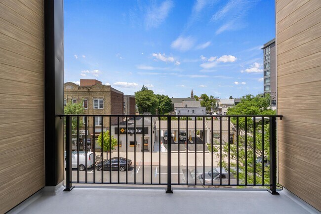 Building Photo - 952 Broadway