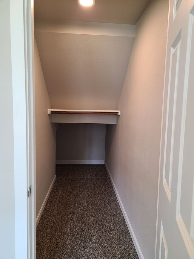 Building Photo - Yelm Creek Estates, 4 Bedroom, 2.75 Bathroom with Den