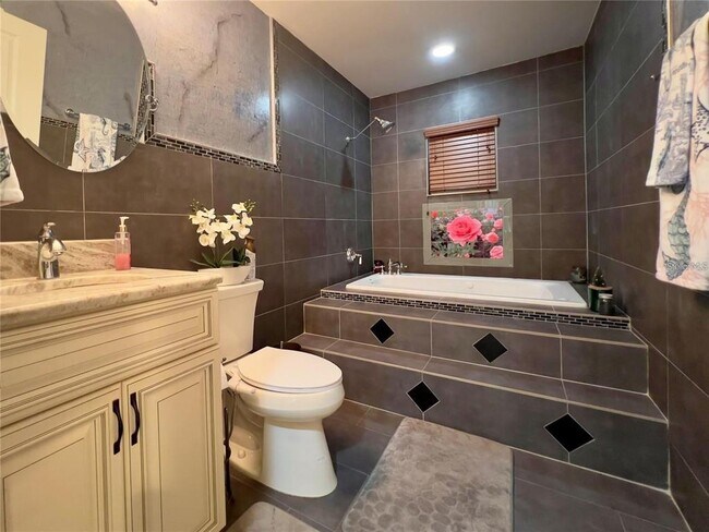 Building Photo - 3900 Reaves Rd