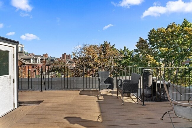 Building Photo - 84 W Concord St