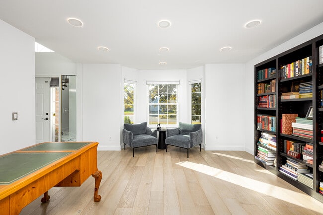 Building Photo - 4025 Rolling Meadow Ln