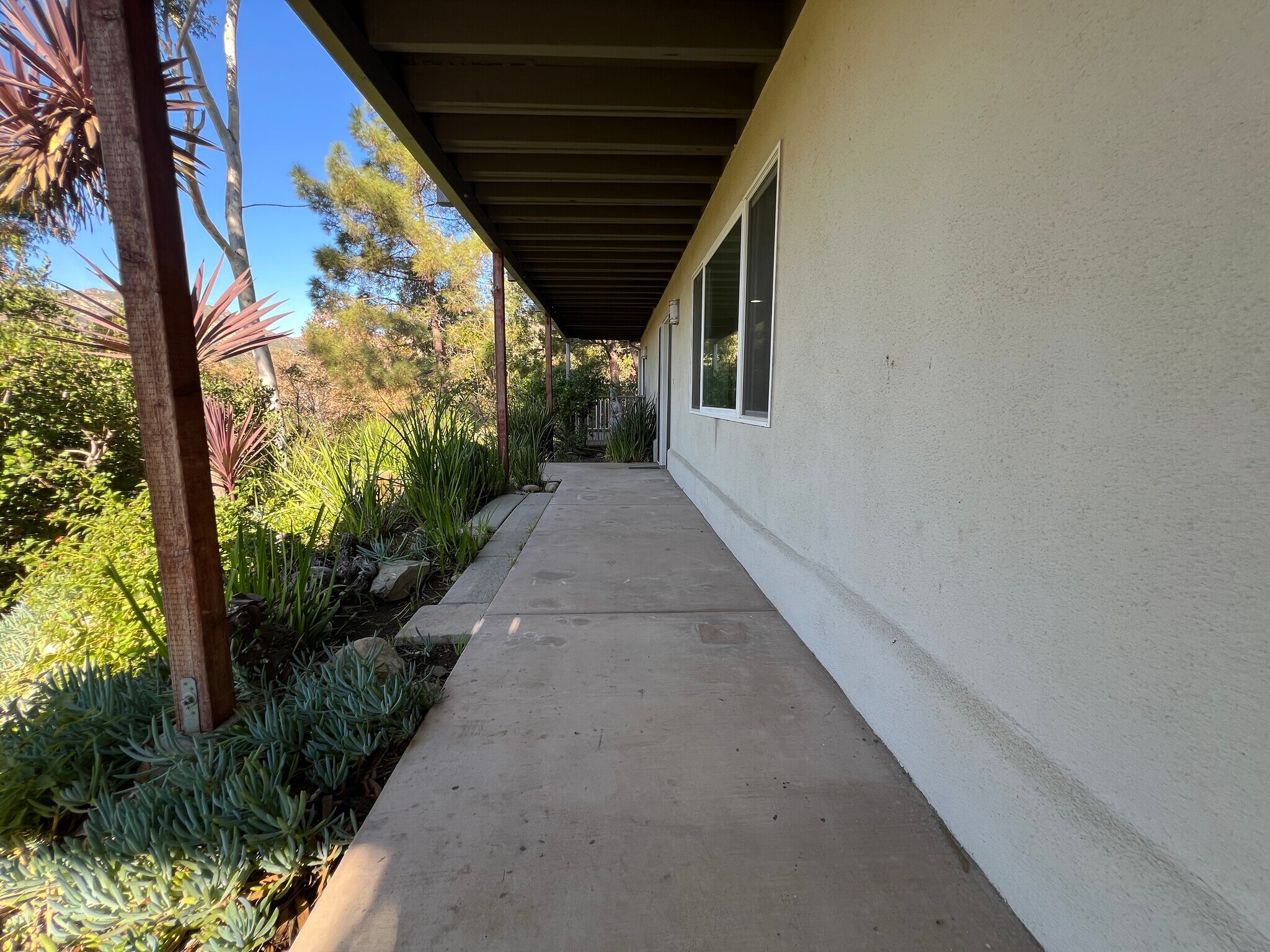 Building Photo - 3623 Serra Rd