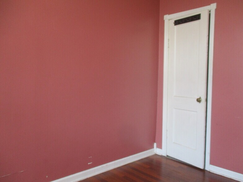 Building Photo - 43 E Main St