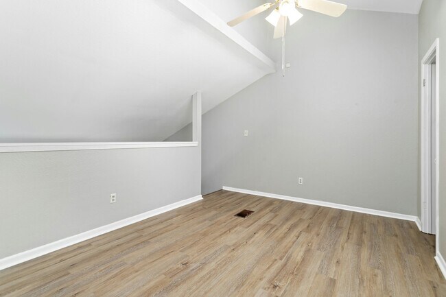 Building Photo - 1176 Oregon Ave