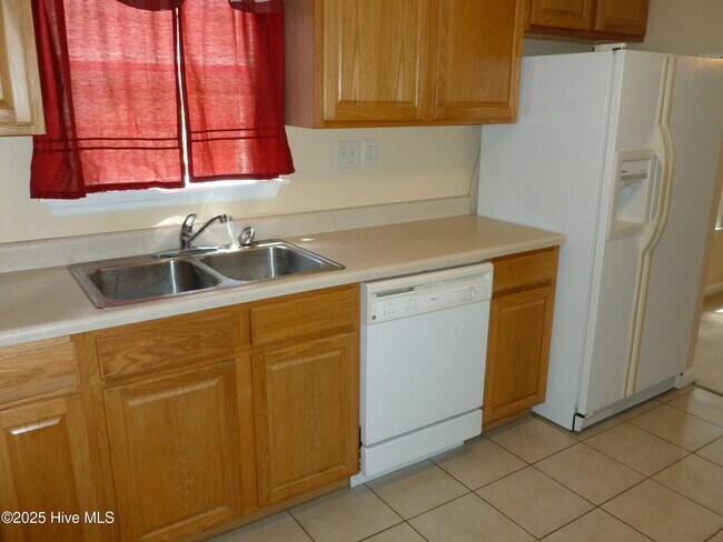 Building Photo - 302 Carlisle Ct