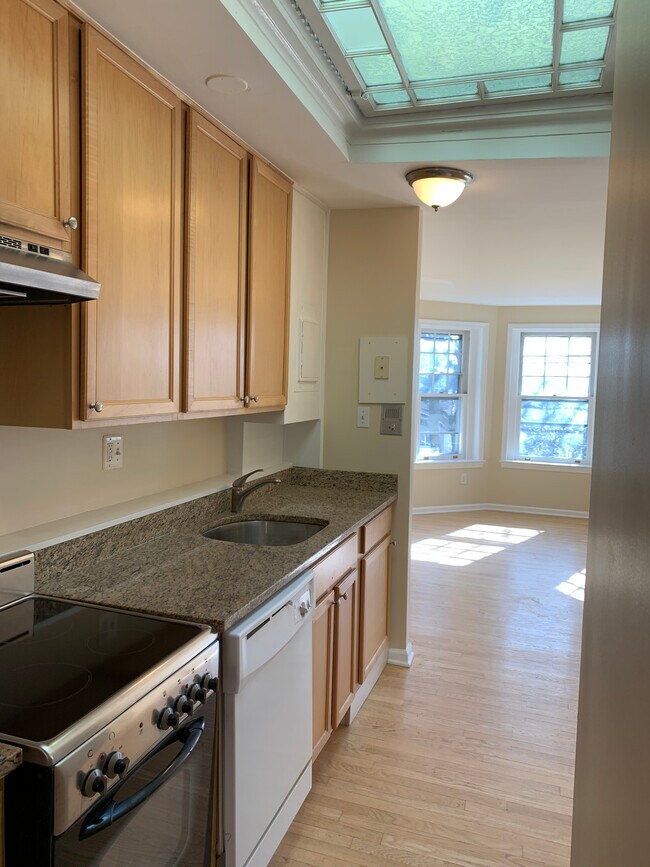 Building Photo - 118 3rd St NE