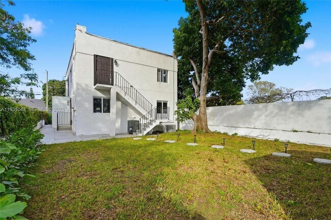 Building Photo - 1590 NW 38th St