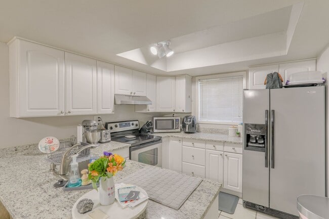 Building Photo - 1082 E Michigan St