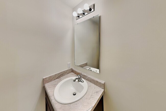Building Photo - 2835 Strauss Ln
