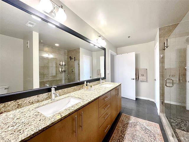 Building Photo - 1001 Belleview St