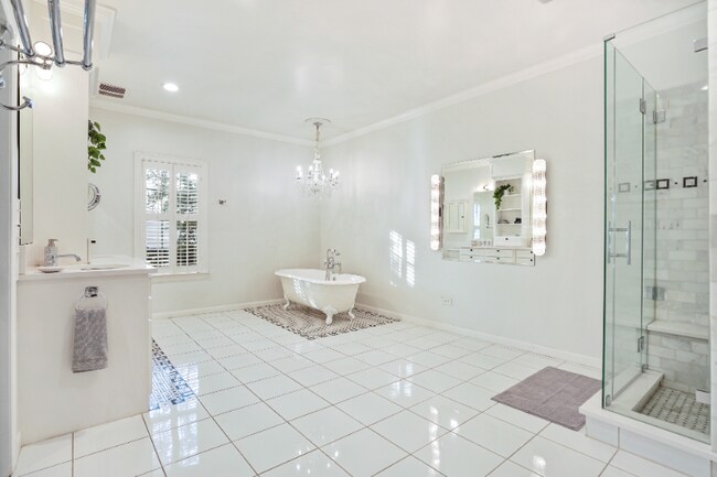 Building Photo - 1802 Brackenridge St