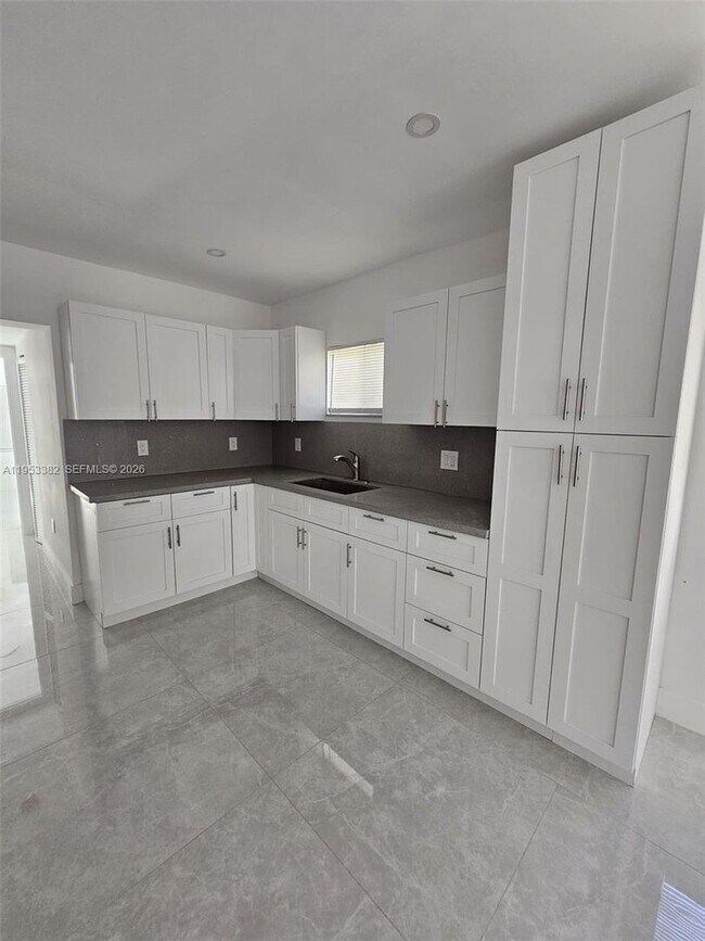 Building Photo - 2488 SW 6th Ct