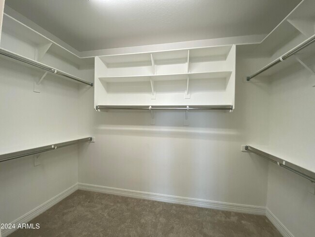 Building Photo - 8826 W Medlock Dr
