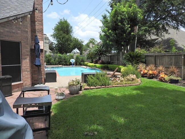 Building Photo - 2319 Amber Springs Dr