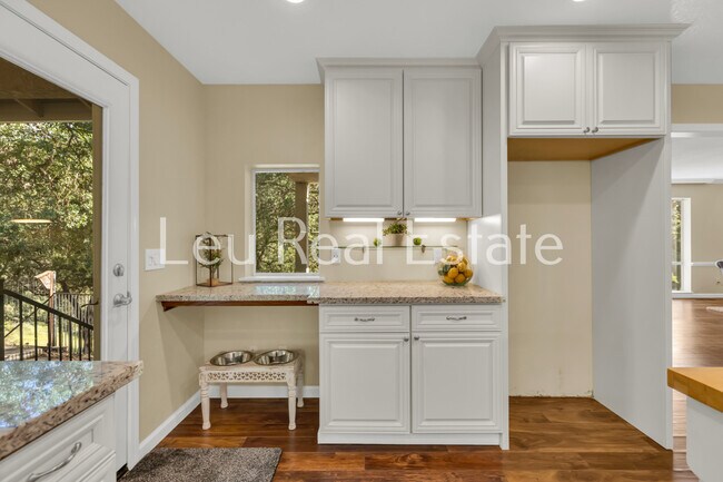 Building Photo - 6811 Beaver Pond Rd