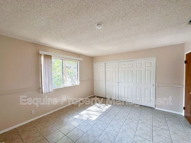 Building Photo - 122 E Ventura St