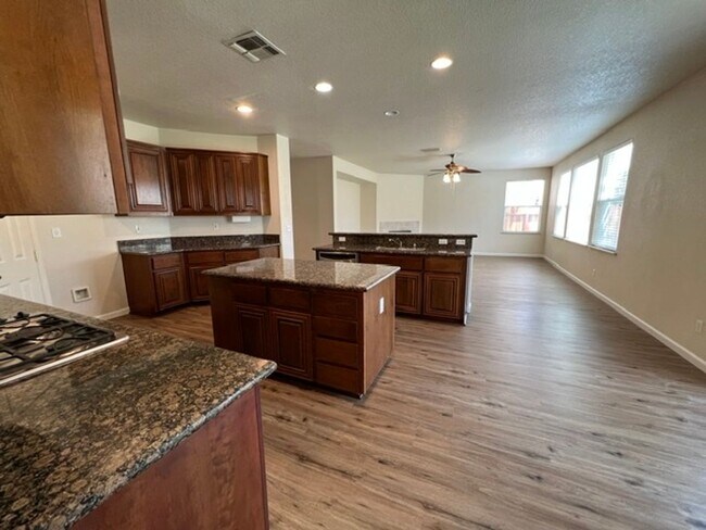 Building Photo - 2912 Medinah Way