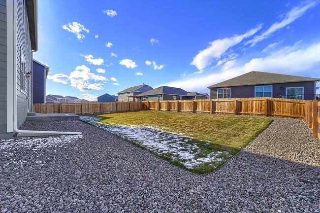 Building Photo - Gorgeous 4 bed, 3 bath, loft and an office!