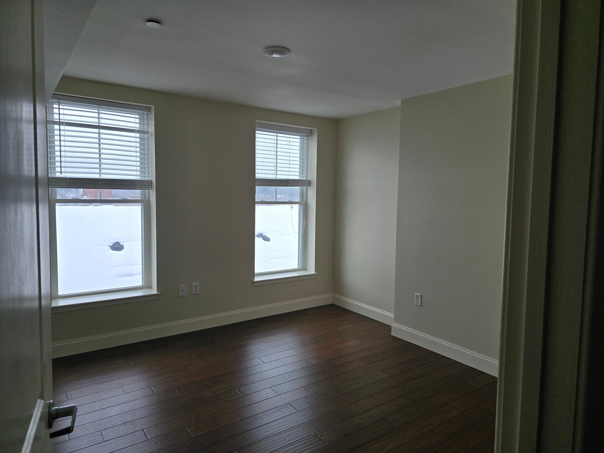 Building Photo - 152 N Main St