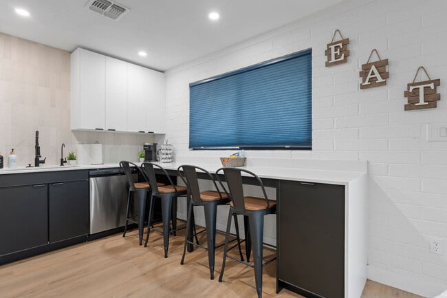 Building Photo - 4407 N 13th Pl