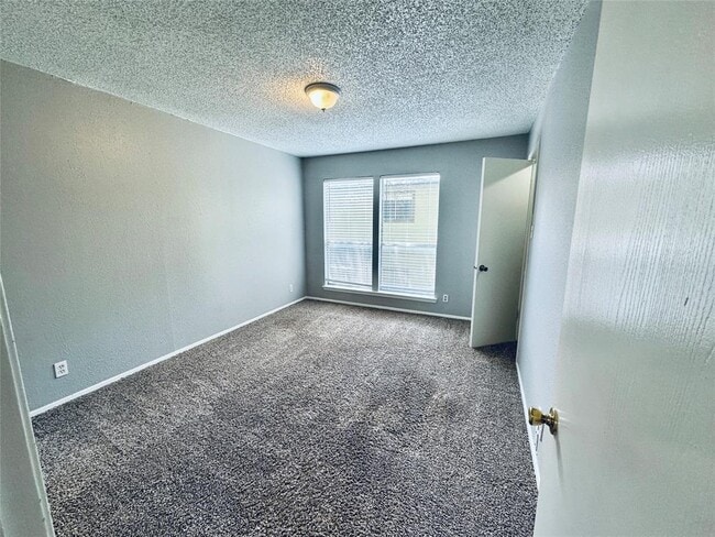 Building Photo - 1318 Southport Dr