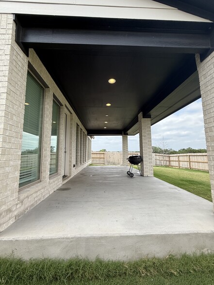 Covered patio - 9518 Luke Path