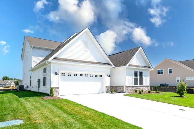 Building Photo - Beautiful new 4-bedroom, 3.5 bath property...
