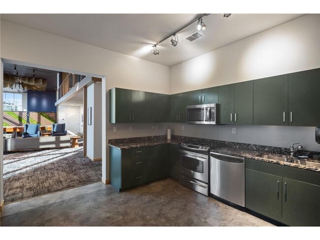 Building Photo - 215 10th Ave S