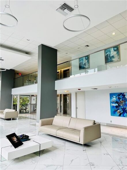 Building Photo - 525 N Ocean Blvd