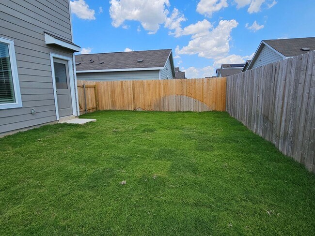 Building Photo - New 4 Bed / 2.5 Bath Home in Jarrell